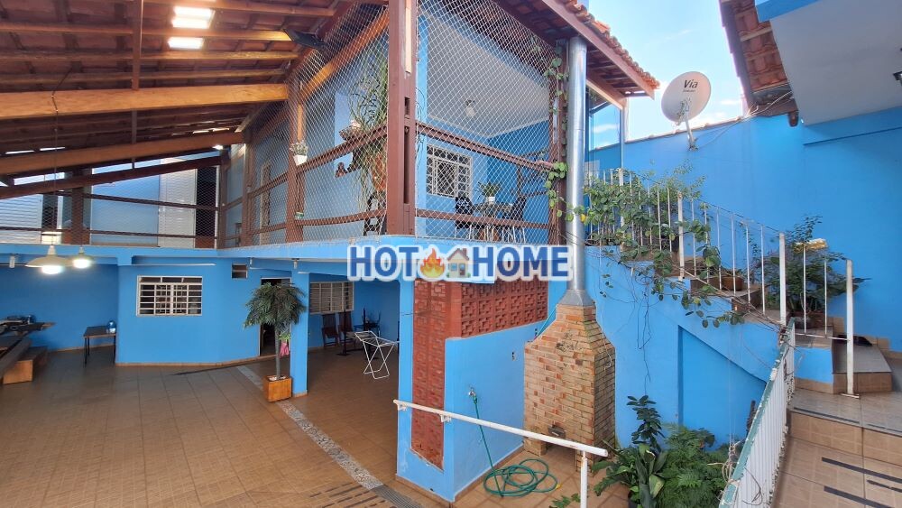 Imóvel com 2 Casas independentes, garagem para 6 carros, região central de Itatiba-SP